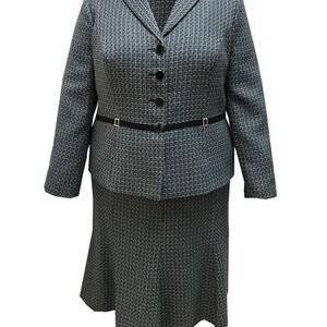 Chic Women's Gray Skirt Set